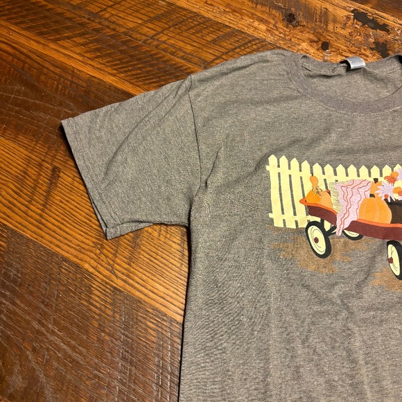 Ladies Fall Graphic Small Soft Tshirt - NEW, never worn - Picture 2 of 7